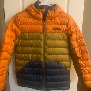 *SOLD*
Patagonia Kids' Vibrant Orange, navy and olive Puffer Jacket